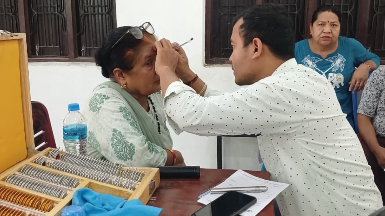उर्लाबारीमा निःशुल्क आँखा शिविर सम्पन्न, एकसय  भन्दा बढी लाभान्वित